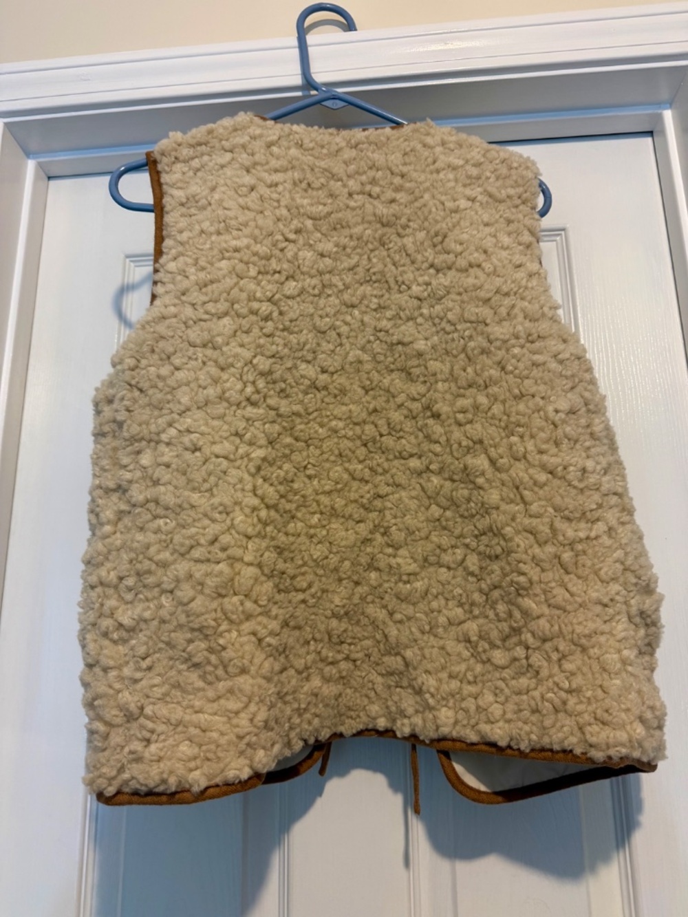 Faux shearing vest 🍁 - Picture 2 of 3